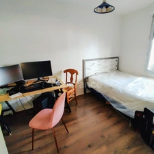 Bondy centre ville  très beau T4 1er étage avec terrasse et  parking