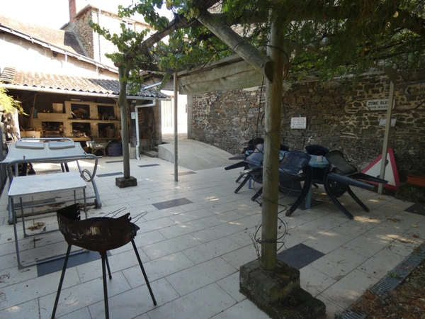 Maison à vendre 6 pièces proche de PONT D'OUILLY (14) de 120 m² habitables sur 1,5 Ha de terrain et dépendances