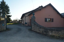 Ensemble immobilier composé de deux maisons et d'un hangar CUISIA (39)