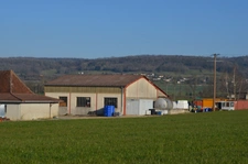 Ensemble immobilier composé de deux maisons et d'un hangar CUISIA (39)