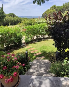 Montélimar Sud – Villa d'architecte d'exception avec T2 indépendant et piscine à débordement