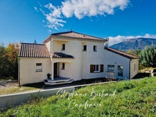 Villa property of 205m² on 1100m² of land, 5 bedrooms