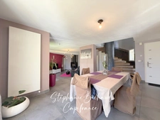Villa property of 205m² on 1100m² of land, 5 bedrooms