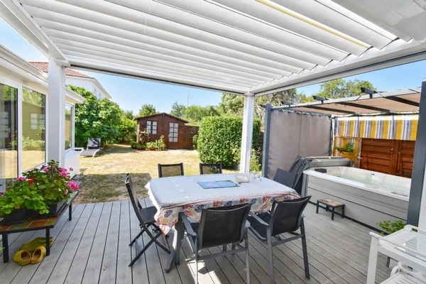 Vendée LA BARRE DE MONTS (85) Proche forêt , plage et NOIRMOUTIER Maison à Vendre en VIAGER OCCUPE 7 pièces 3 chambres, 1 bureau , véranda , garage terrain clos 515 m²
