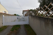 Dpt Vendée (85), à louer à l'année  BEAUVOIR SUR MER maison 3 chambres et 1 bureau sur 2 niveaux - Terrain de 981 m² 