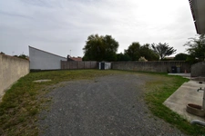 Dpt Vendée (85), à louer à l'année  BEAUVOIR SUR MER maison 3 chambres et 1 bureau sur 2 niveaux - Terrain de 981 m² 
