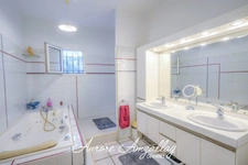 GÉMENOS – PROPRIÉTÉ DE PLAIN-PIED AVEC PISCINE SUR 4 000 M² DE TERRAIN