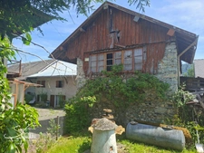 Lot de 2 maisons + grange avec cour et jardin, à vendre à PLANAISE (73)