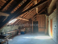 For sale - Character property with great potential - 14 rooms - Saint-Hélène-du-Lac (73800)
