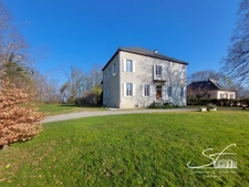 For sale - Character property with great potential - 14 rooms - Saint-Hélène-du-Lac (73800)
