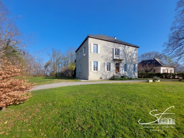 A vendre - Demeure de caractère au fort potentiel - 14 pièces - Saint-Hélène-du-Lac (73800)