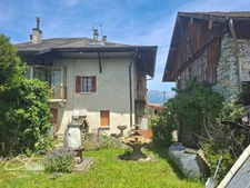 Lot de 2 maisons + grange avec cour et jardin, à vendre à PLANAISE (73)