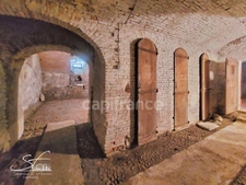 For sale - Character property with great potential - 14 rooms - Saint-Hélène-du-Lac (73800)
