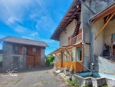 Lot de 2 maisons + grange avec cour et jardin, à vendre à PLANAISE (73)