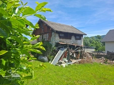 Lot de 2 maisons + grange avec cour et jardin, à vendre à PLANAISE (73)