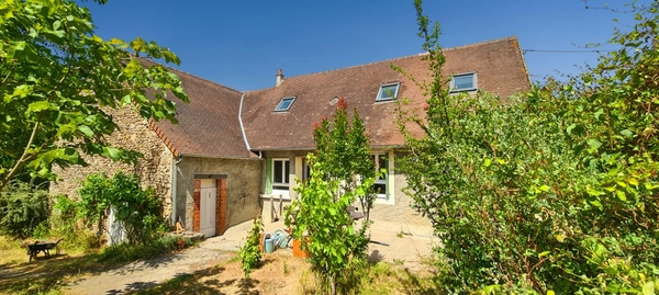 Charmante maison en pierre à Badecon Le Pin