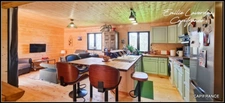 Maison en bois récente, chaleureuse et lumineuse à Badecon Le Pin