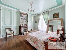 Elegant townhouse, in the heart of MONTVAL-SUR-LOIR (72), 6 bedrooms, 2090 m² plot