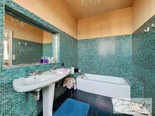Elegant townhouse for sale, 12 rooms, 7 bedrooms, town centre Montval sur Loir (72500) 