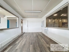 À vendre – Grand site logistique avec entrepôts, bureaux et stockage extérieur – Montval-sur-Loir (72)