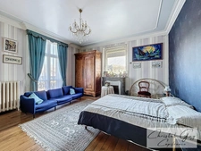 Elegant townhouse, in the heart of MONTVAL-SUR-LOIR (72), 6 bedrooms, 2090 m² plot