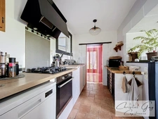FOR SALE – LOIR VALLEY, FRANCE – CHARACTER STONE HOUSE – 6 ROOMS – 190 M² – 3,607 M² PLOT – STUNNING LAKE VIEWS