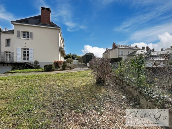Montval sur Loir (72), Demeure de caractère de 291 m² – 7 chambres 
