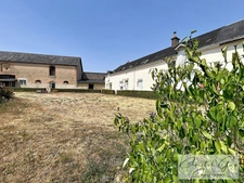 Sarthe (72), Propriété à vendre sur plus de 4 hectares, habitation et nombreuses dépendances et espaces de stockage, fort potentiel agricole, touristique ou artisanel