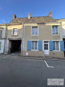 Vaas (72500) Ancien monastère rénové à vendre, 3 chambres, coeur de village