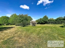 (72) A vendre – Terrain et habitations de loisirs sur environ 1 hectare – Proche de Montval-sur-Loir
