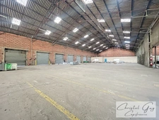 À vendre – Grand site logistique avec entrepôts, bureaux et stockage extérieur – Montval-sur-Loir (72)