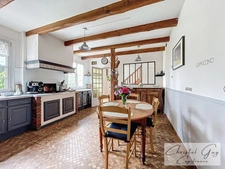 Maison traditionnelle 144 m² à vendre à Écommoy (72) – 4600 m², vie de plain-pied, dépendances, proche gare et commerces