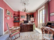 Elegant townhouse for sale, 12 rooms, 7 bedrooms, town centre Montval sur Loir (72500) 