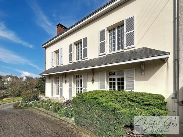 Montval sur Loir (72), Demeure de caractère de 291 m² – 7 chambres 