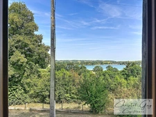FOR SALE – LOIR VALLEY, FRANCE – CHARACTER STONE HOUSE – 6 ROOMS – 190 M² – 3,607 M² PLOT – STUNNING LAKE VIEWS