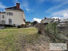 Elegant townhouse for sale, 12 rooms, 7 bedrooms, town centre Montval sur Loir (72500) 