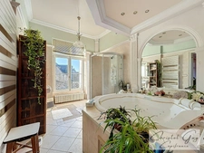 Elegant townhouse, in the heart of MONTVAL-SUR-LOIR (72), 6 bedrooms, 2090 m² plot