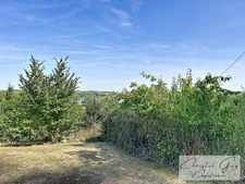 FOR SALE – LOIR VALLEY, FRANCE – CHARACTER STONE HOUSE – 6 ROOMS – 190 M² – 3,607 M² PLOT – STUNNING LAKE VIEWS