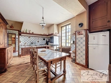Elegant townhouse for sale, 12 rooms, 7 bedrooms, town centre Montval sur Loir (72500) 