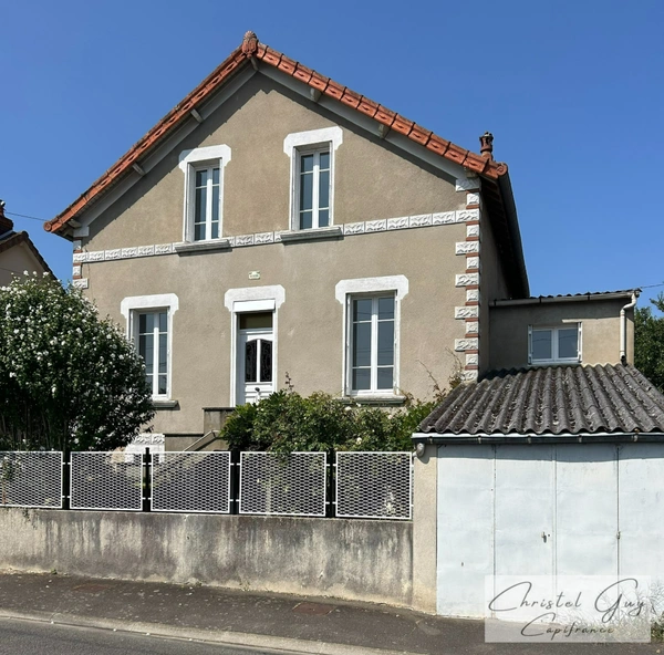 Montval-sur-Loir (72500) – Maison de caractère T5 à vendre des années 1930 avec jardin et garage