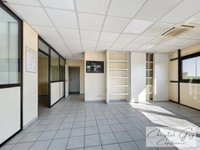 Local/bureau/Entrepôt à vendre SAINT PATERNE RACAN (37), 30 minutes de Tours