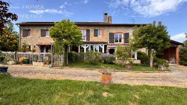 PROPRIÉTÉ D’EXCEPTION EN PLEINE CAMPAGNE – 292 m² – 2 HECTARES – GÎTE – PISCINE – CALME ABSOLU proche de CARAMAN (31)