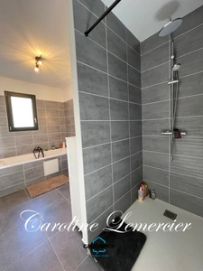 Maison à vendre 4 pièces  (72)Maison contemporaine à toit plat 98 m² habitables, 3 chambres, terrain de 700 m², piscine chauffée 