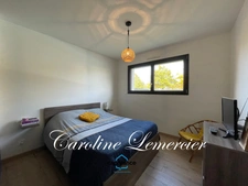 Maison à vendre 4 pièces  (72)Maison contemporaine à toit plat 98 m² habitables, 3 chambres, terrain de 700 m², piscine chauffée 