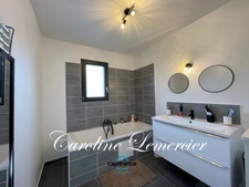 Maison à vendre 4 pièces  (72)Maison contemporaine à toit plat 98 m² habitables, 3 chambres, terrain de 700 m², piscine chauffée 