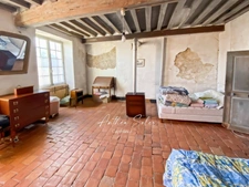 15 minutes from Corbigny - Property complex to renovate on 4,000 m² of land