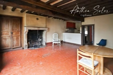 Maison à rénover avec grange et terrain