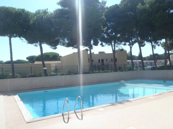 Cap d'Agde, charmant studio mezzanine avec terrasse et piscine, La Pinède L'Hermitage