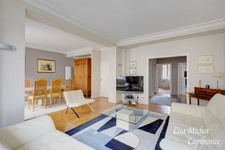 Saint-James, Appartement 4 pièces entièrement rénové au sein d'une résidence de standing