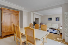 Saint-James, Appartement 4 pièces entièrement rénové au sein d'une résidence de standing
